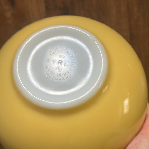 Yellow Pyrex Ovenware - Picture 3 of 4
